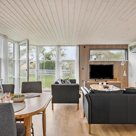 Stunning In Sydals With Kitchen Semesterbostad